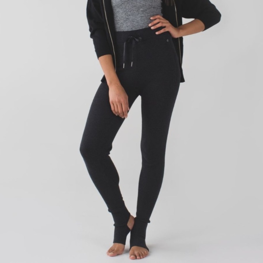 Lululemon Sweet Savasana Sweater Pant
Heathered Black Size 8